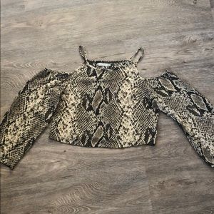 LF Cold shoulder snakeskin top